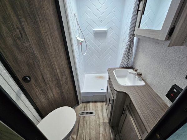 2025 CrossRoads Zinger ZR320FB - Image 32