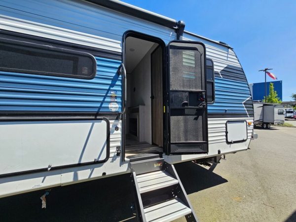 2025 CrossRoads Zinger ZR320FB - Image 10