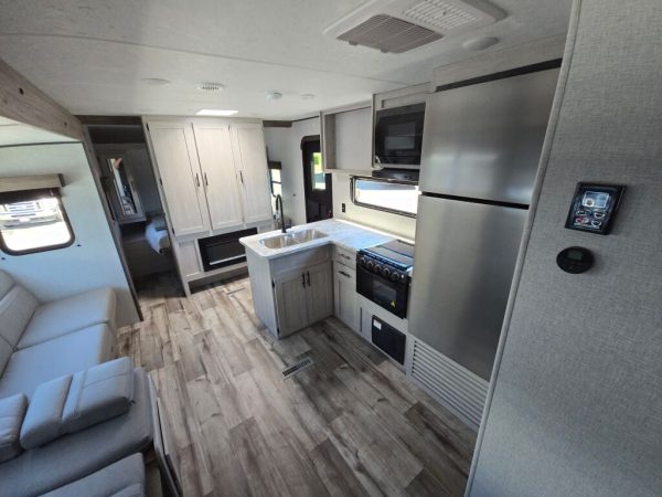 2025 CrossRoads Zinger ZR328SB - Image 12