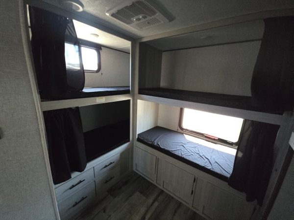 2025 CrossRoads Zinger ZR328SB - Image 30