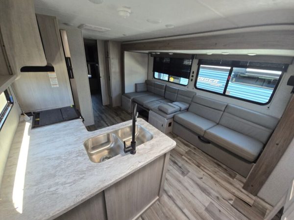 2025 CrossRoads Zinger ZR328SB - Image 10