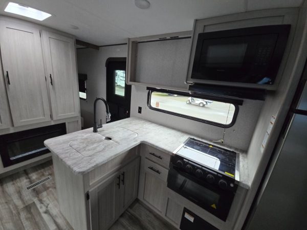 2025 CrossRoads Zinger ZR328SB - Image 15