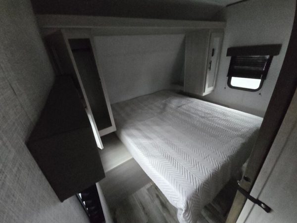2025 CrossRoads Zinger ZR328SB - Image 21