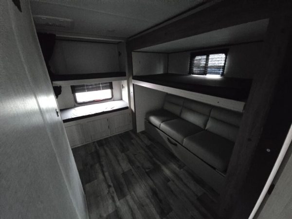 2025 CrossRoads Zinger ZR328SB - Image 23