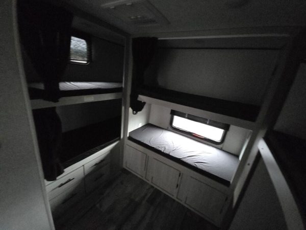 2025 CrossRoads Zinger ZR328SB - Image 25