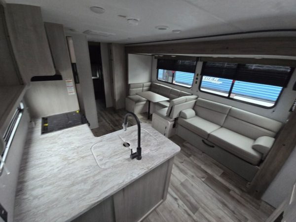 2025 CrossRoads Zinger ZR328SB - Image 9