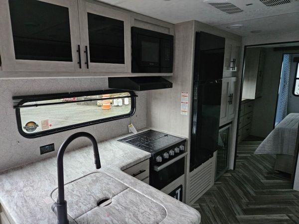 2025 CrossRoads Zinger ZR390DB - Image 11