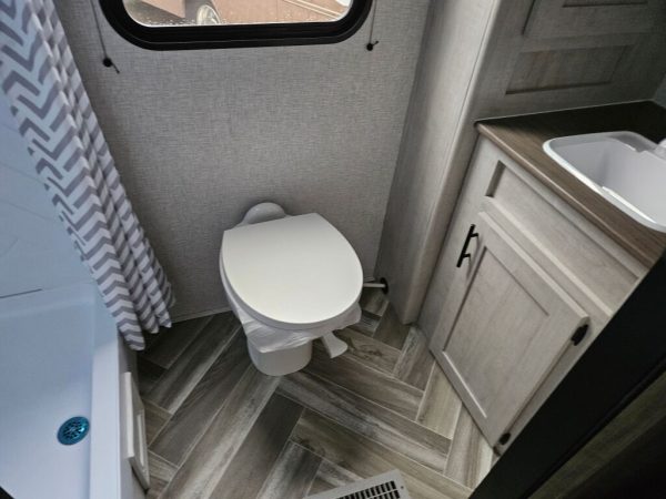 2025 CrossRoads Zinger ZR390DB - Image 6