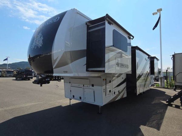 2025 Crossroads Redwood RW4200FL - Image 2