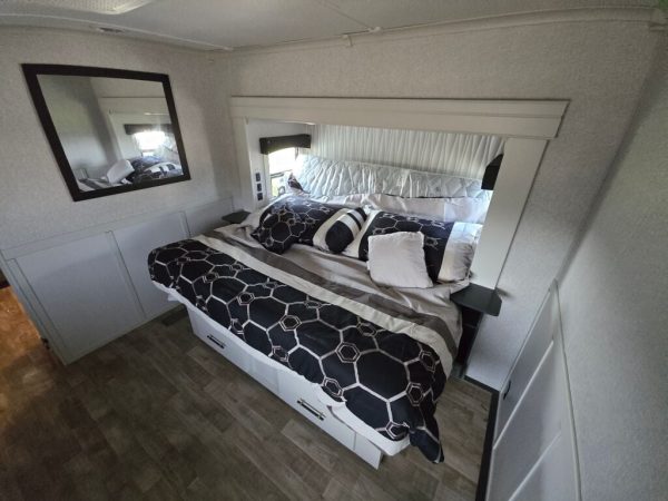 2025 Crossroads Redwood RW4200FL - Image 11