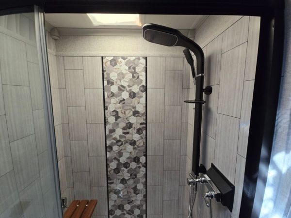 2025 Crossroads Redwood RW4200FL - Image 15