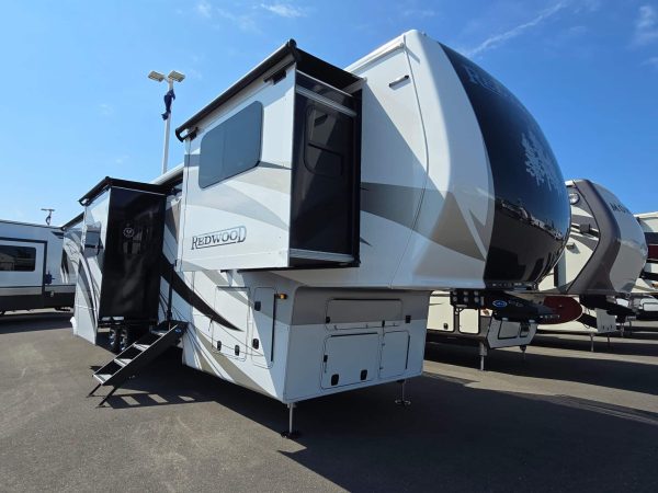 2025 Crossroads Redwood RW4200FL - Image 17