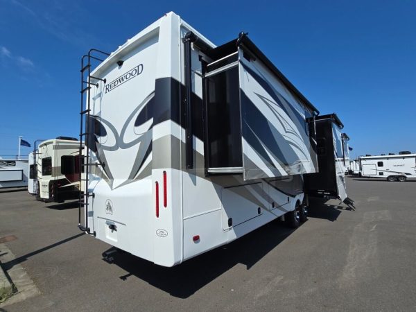 2025 Crossroads Redwood RW4200FL - Image 4