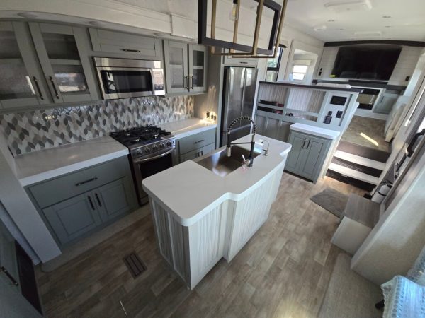 2025 Crossroads Redwood RW4200FL - Image 8
