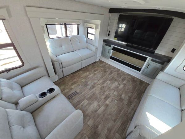 2025 Crossroads Redwood RW4200FL - Image 9