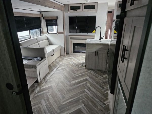 2025 Crossroads Zinger 390DB - Image 6