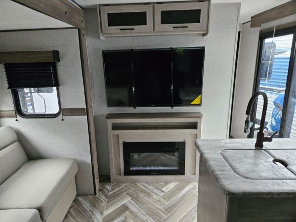 2025 Crossroads Zinger 390DB - Image 8