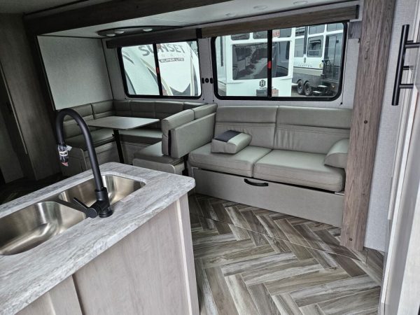 2025 Crossroads Zinger ZR328SB - Image 6