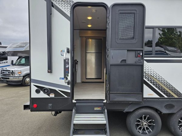 2025 Dutchmen Kodiak Ultra-Lite 241BHSL - Image 8