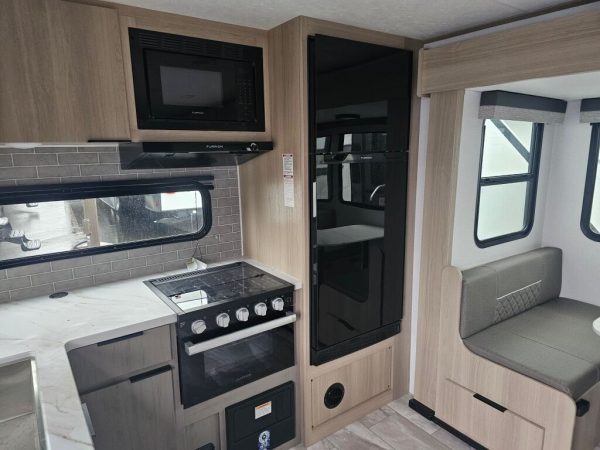 2025 Dutchmen Kodiak Ultra-Lite 257RKSL - Image 8