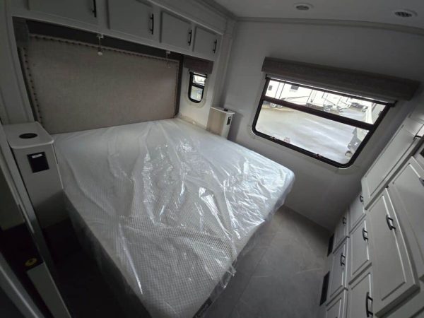 2025 Dynamax DX3 34KD - Image 15