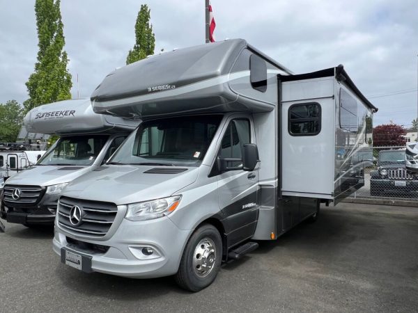 2025 Dynamax Isata 3 Series 24FW - Image 2