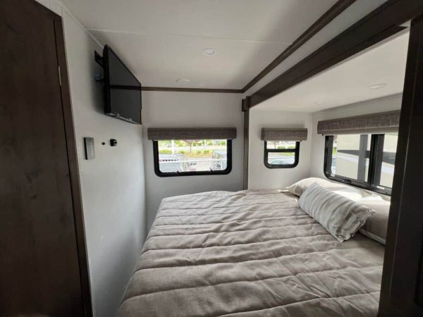2025 Dynamax Isata 3 Series 24FW - Image 11
