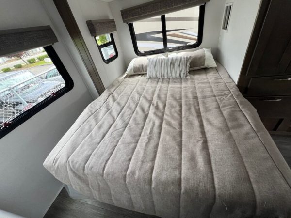 2025 Dynamax Isata 3 Series 24FW - Image 15