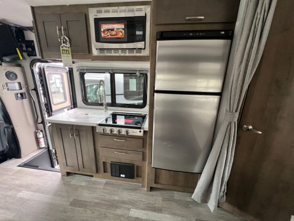 2025 Dynamax Isata 3 Series 24FW - Image 16