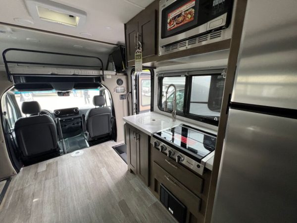 2025 Dynamax Isata 3 Series 24FW - Image 17