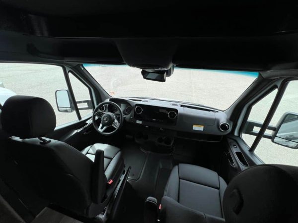 2025 Dynamax Isata 3 Series 24FW - Image 7