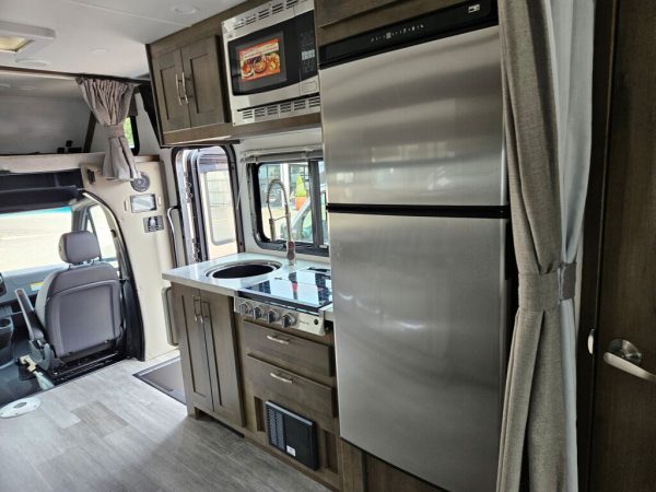2025 Dynamax Isata 3 Series 24FW - Image 11