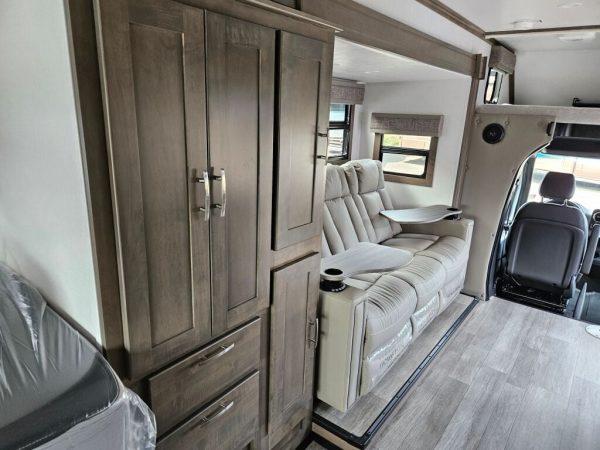 2025 Dynamax Isata 3 Series 24FW - Image 12
