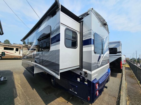 2025 Dynamax Isata 3 Series 24FW - Image 3