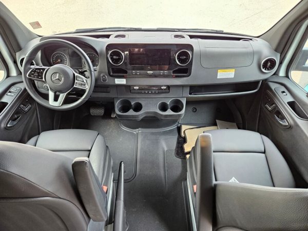 2025 Dynamax Isata 3 Series 24FW - Image 5