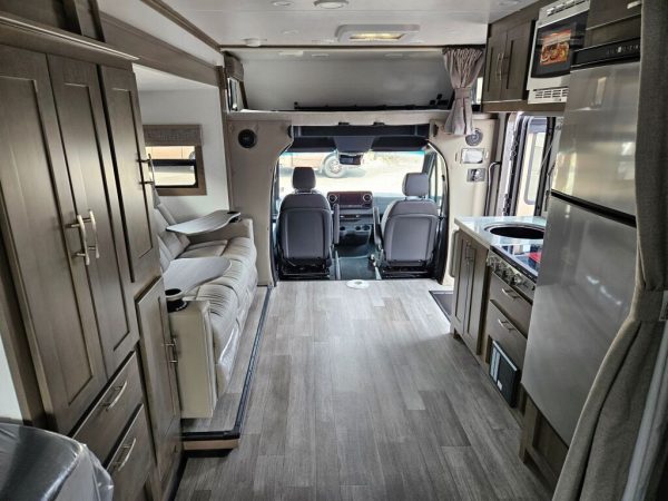2025 Dynamax Isata 3 Series 24FW - Image 10