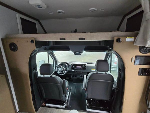 2025 Dynamax Isata 3 Series 24FW - Image 5