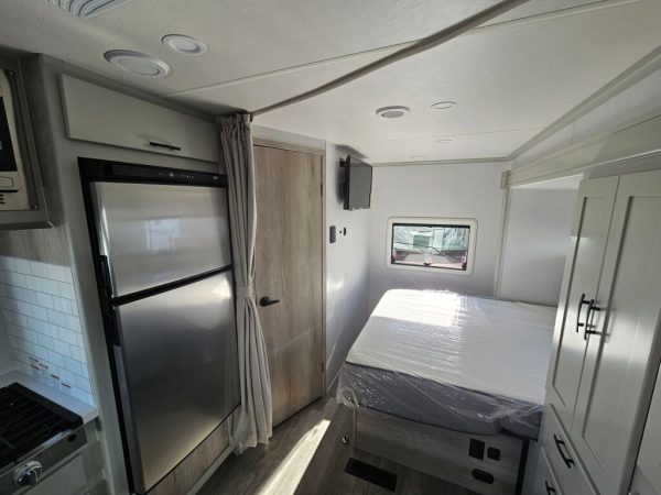 2025 Dynamax Isata 3 Series 24FW - Image 11