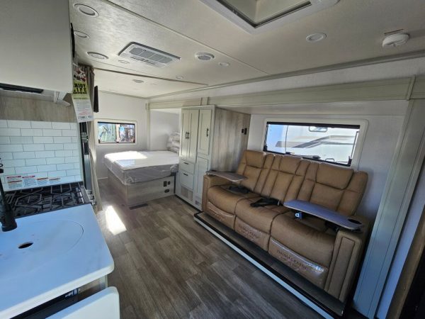 2025 Dynamax Isata 3 Series 24FW - Image 6