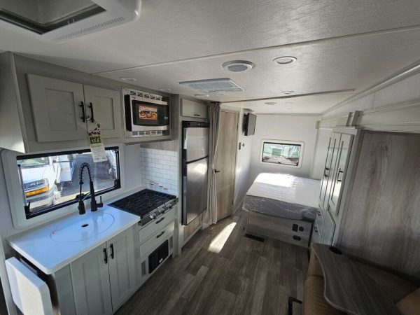 2025 Dynamax Isata 3 Series 24FW - Image 7