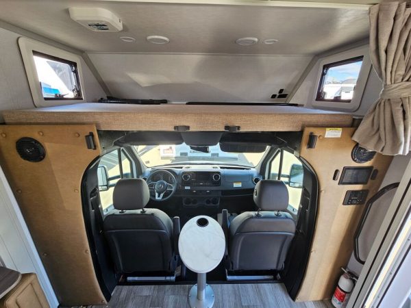 2025 Dynamax Isata 3 Series 24FW - Image 9