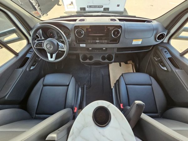 2025 Dynamax Isata 3 Series 24FW - Image 10