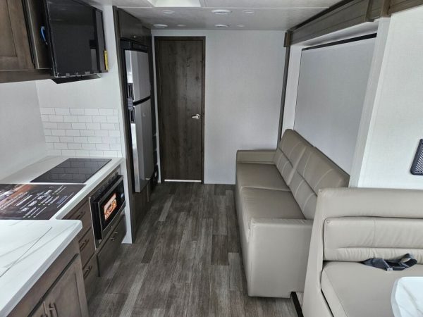 2025 Dynamax Isata 3 Series 24SSSFXM - Image 11