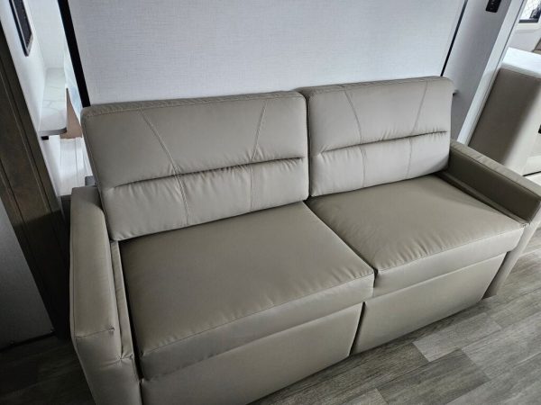 2025 Dynamax Isata 3 Series 24SSSFXM - Image 14