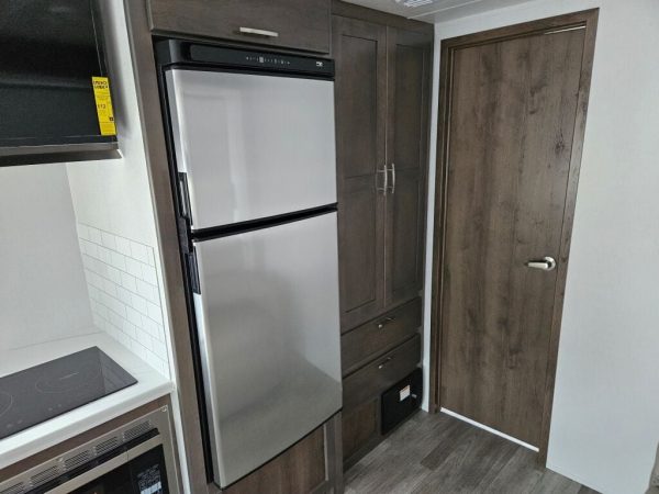2025 Dynamax Isata 3 Series 24SSSFXM - Image 17
