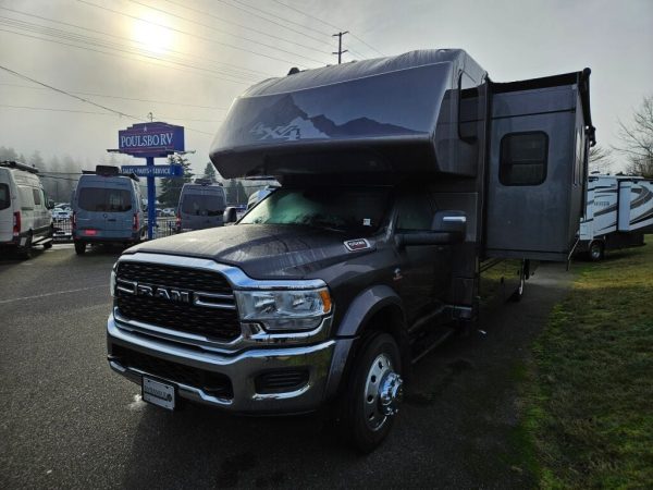 2025 Dynamax Isata 5 Series 30FW - Image 2