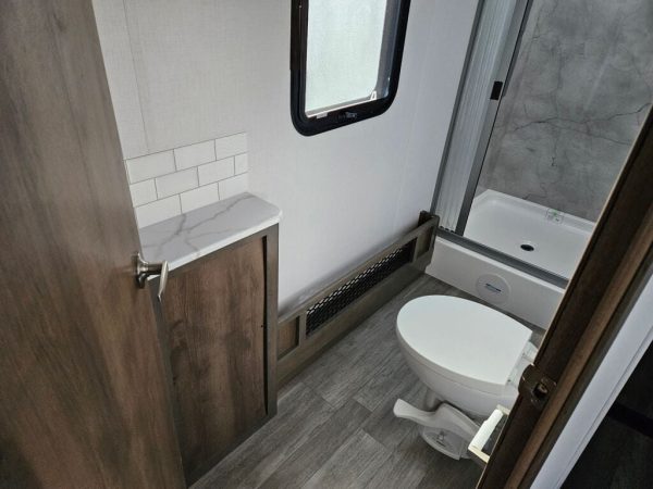 2025 Dynamax Isata 5 Series 30FW - Image 11