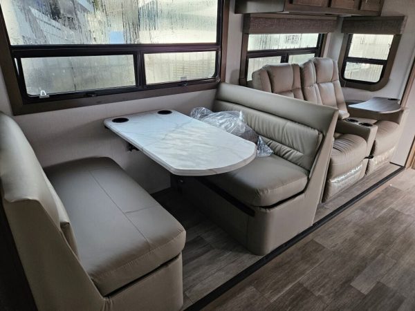 2025 Dynamax Isata 5 Series 30FW - Image 13