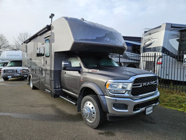 2025 Dynamax Isata 5 Series 30FW - Image 16