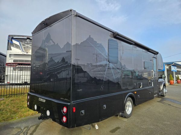 2025 Dynamax Isata 5 Series 30FW - Image 4